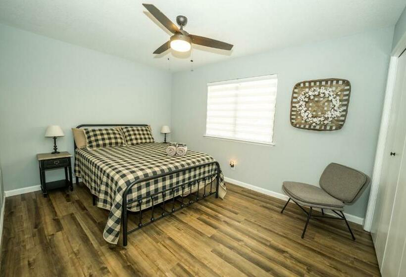 The Vino View Farmhouse