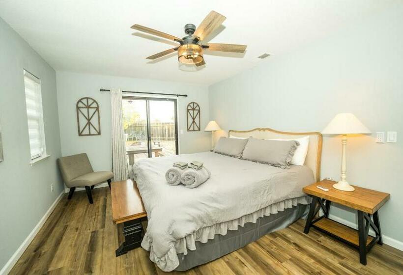 The Vino View Farmhouse