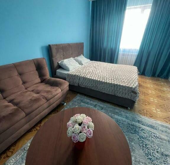 1 комнатная квартира в 15 минутах от аэропорта и 5 минут от жд вокзала 1