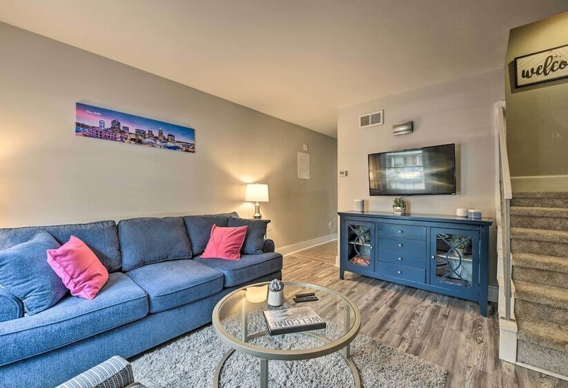 Charlotte Condo W/ Patio: 4 Mi To Downtown!