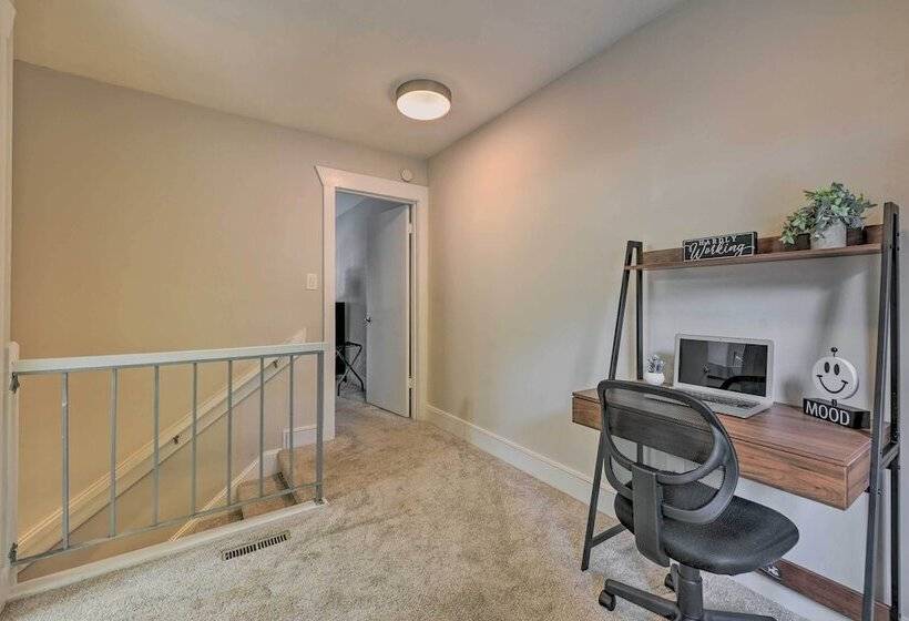 Charlotte Condo W/ Patio: 4 Mi To Downtown!