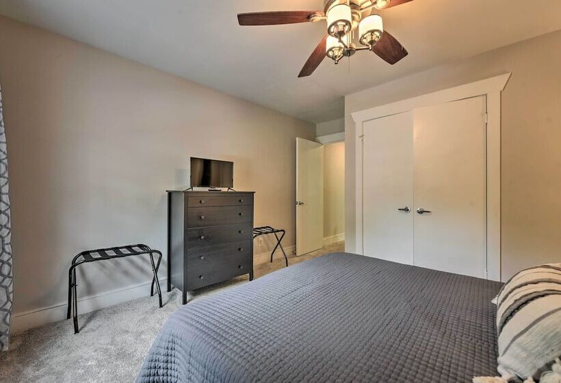 Charlotte Condo W/ Patio: 4 Mi To Downtown!