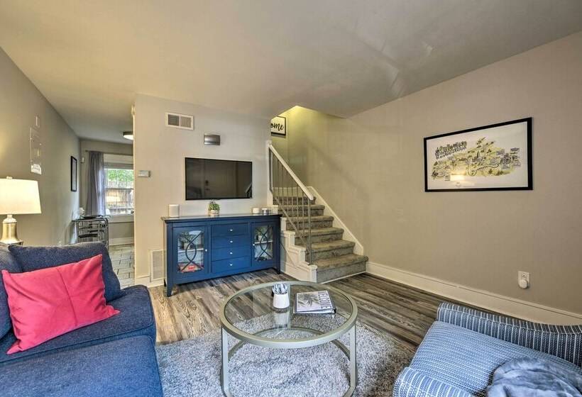 Charlotte Condo W/ Patio: 4 Mi To Downtown!