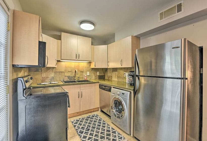 Charlotte Condo W/ Patio: 4 Mi To Downtown!