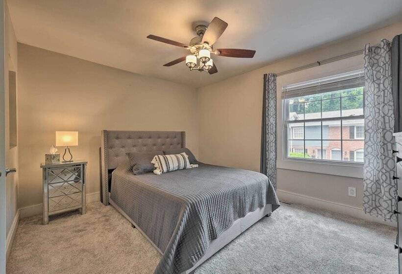 Charlotte Condo W/ Patio: 4 Mi To Downtown!