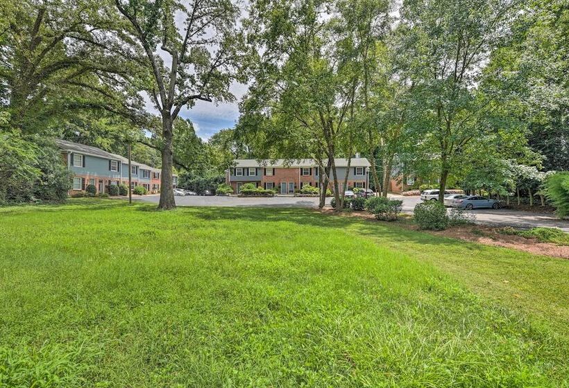 Charlotte Condo W/ Patio: 4 Mi To Downtown!