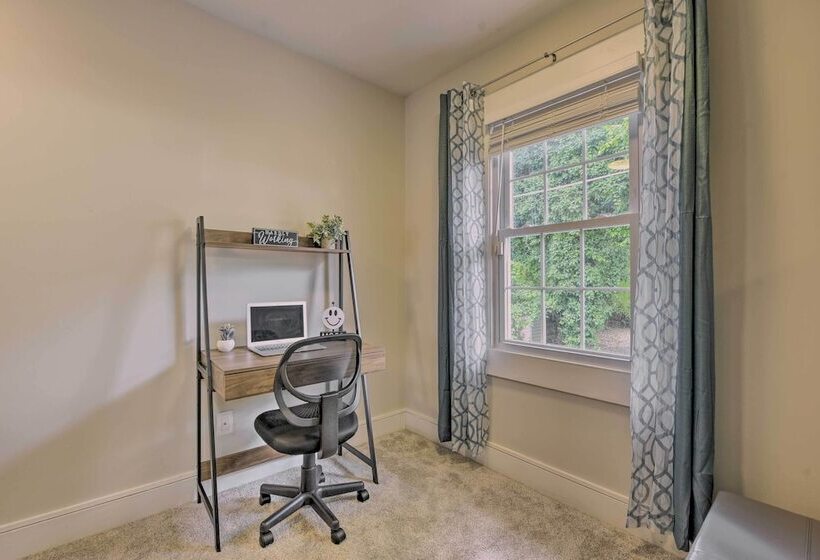 Charlotte Condo W/ Patio: 4 Mi To Downtown!