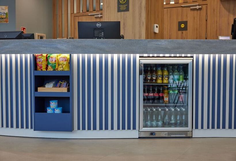 Отель Hampton By Hilton Poznań Swarzędz