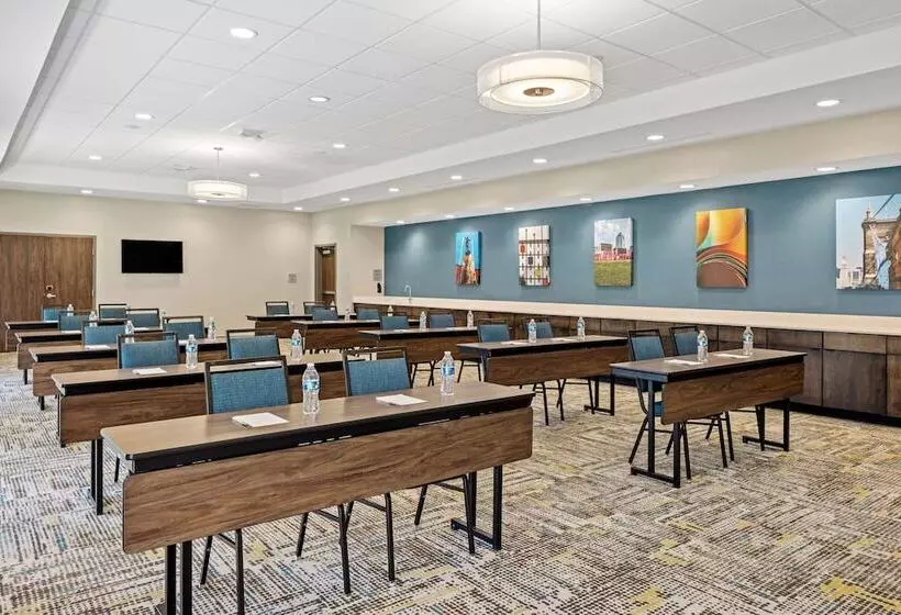 Hotelli Hampton Inn & Suites Cincinnati West