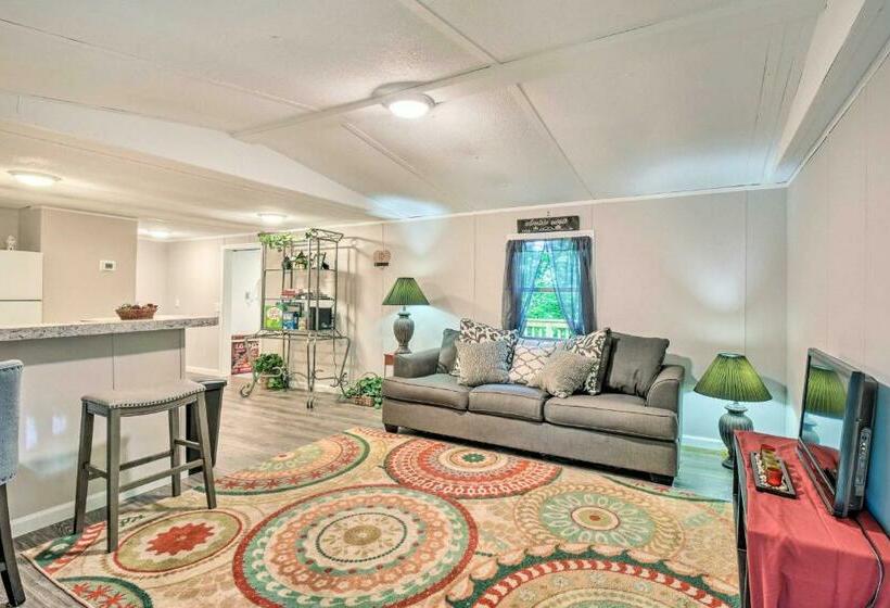 Lovely Gainesville Retreat Near Lake Lanier