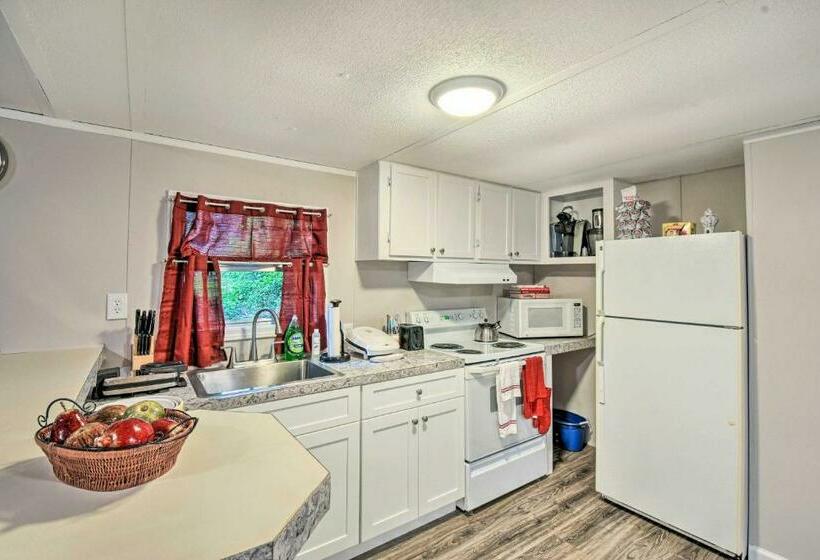 Lovely Gainesville Retreat Near Lake Lanier