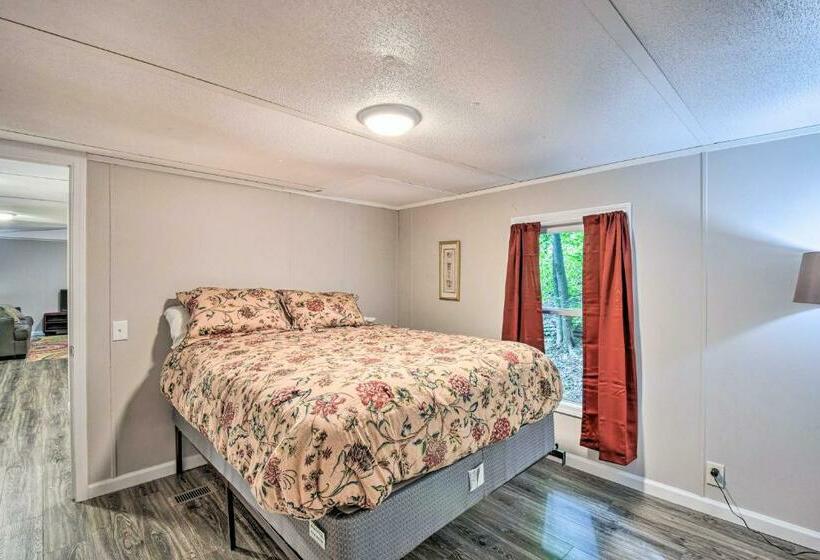 Lovely Gainesville Retreat Near Lake Lanier