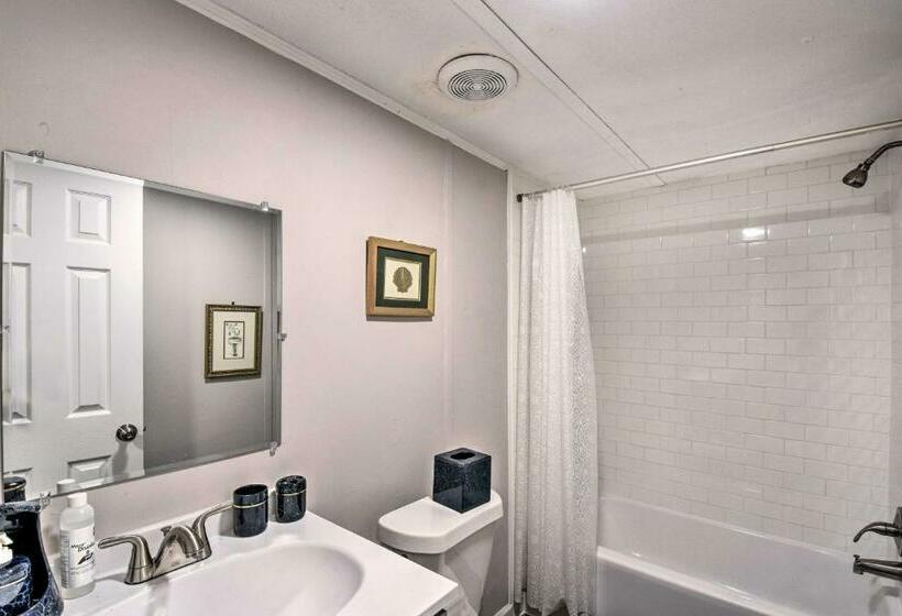 Lovely Gainesville Retreat Near Lake Lanier