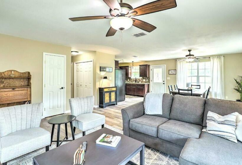 Pet Friendly Retreat Less Than 5 Mi To Bastrop Lake!