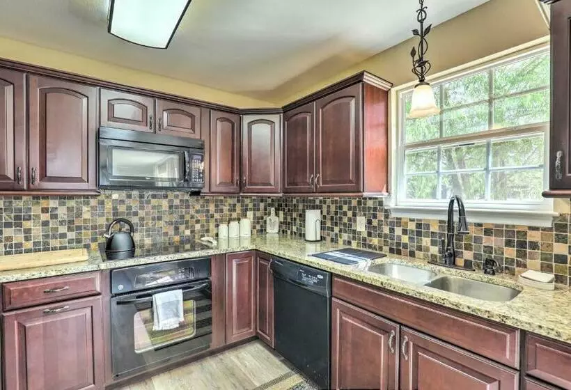 Pet Friendly Retreat Less Than 5 Mi To Bastrop Lake!