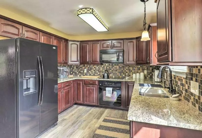 Pet Friendly Retreat Less Than 5 Mi To Bastrop Lake!