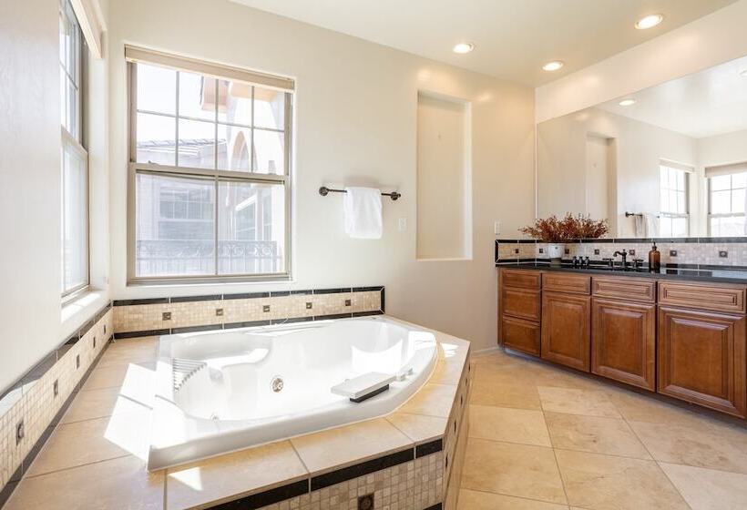 Aviano By Avantstay Phoenix Is Calling W Pool Hot Tub Game Room