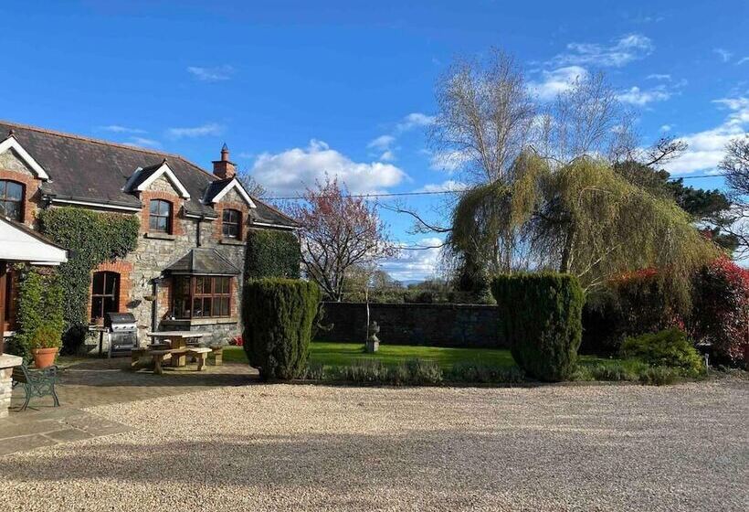 Beautiful Countryside House With Jacuzzi Close To Dublin City
