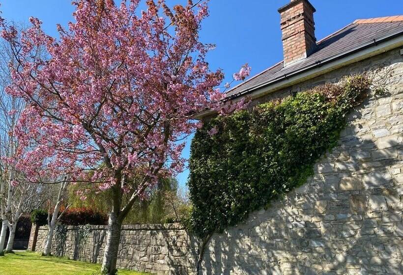 Beautiful Countryside House With Jacuzzi Close To Dublin City
