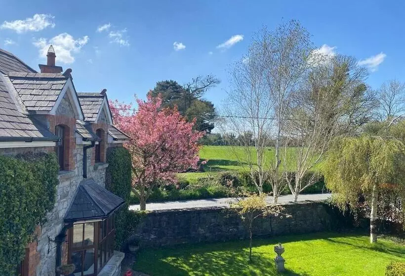 Beautiful Countryside House With Jacuzzi Close To Dublin City