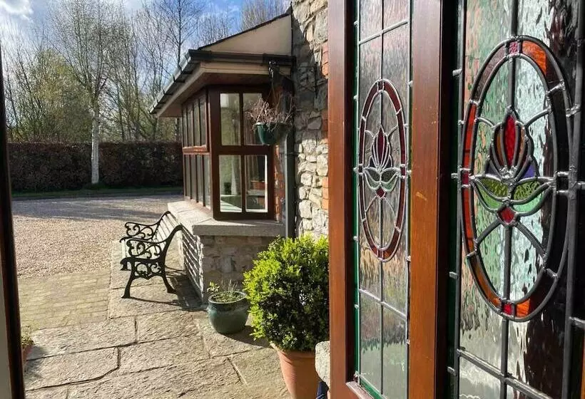 Beautiful Countryside House With Jacuzzi Close To Dublin City