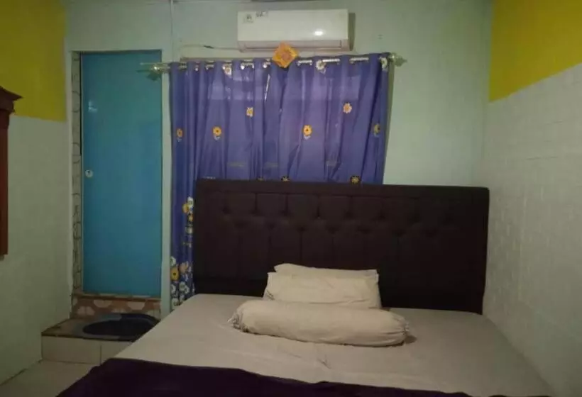 Hotelli Express O 91477 Fazira Home Stay Syariah