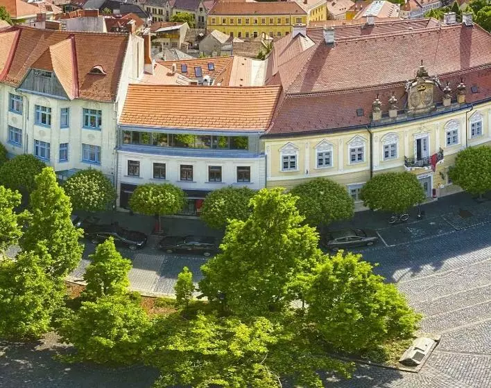 óváros Boutique