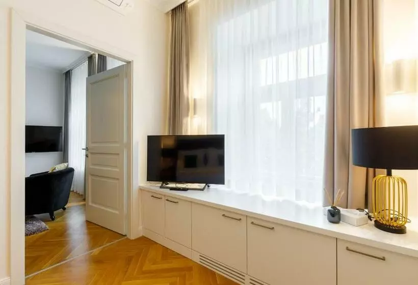 óváros Boutique