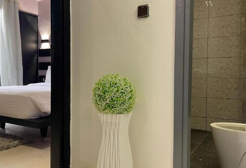 هتل Hôtel Vendôme Douala