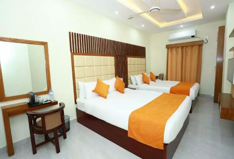 هتل Jatra Grand Castle