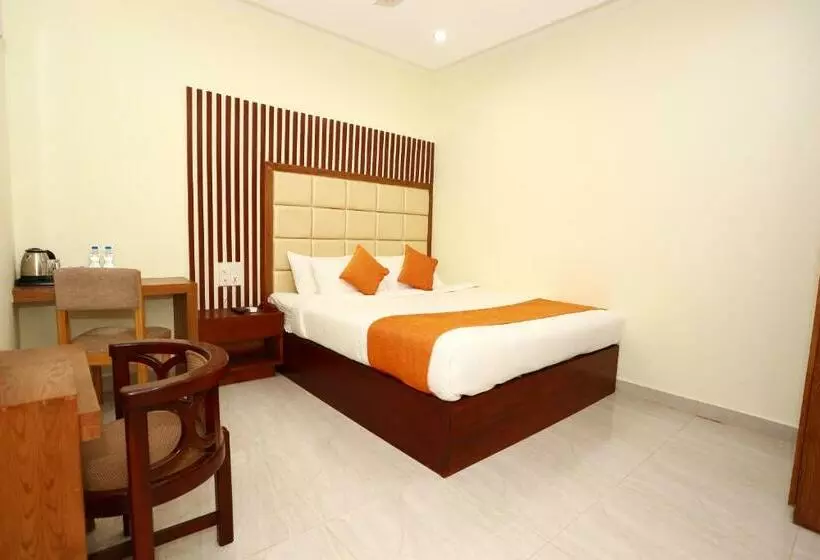 هتل Jatra Grand Castle