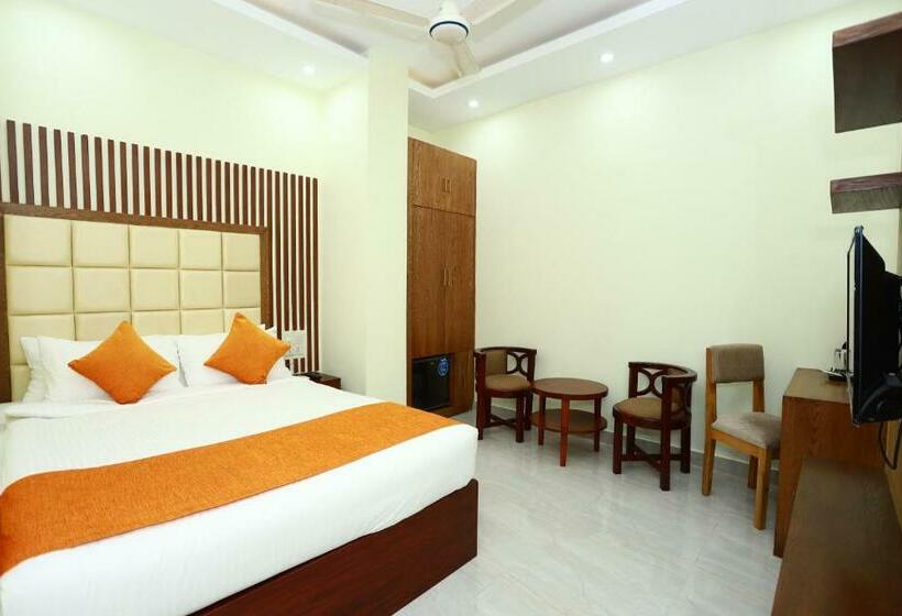 هتل Jatra Grand Castle