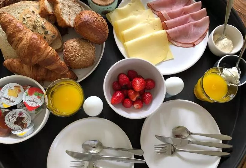 B&b In Woonboerderij Vlakbij Lemmer