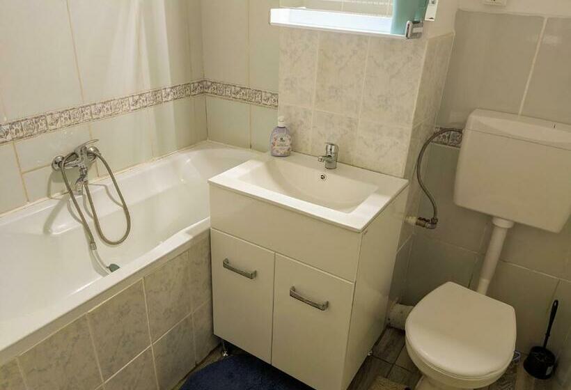 Moss S Economy Condo