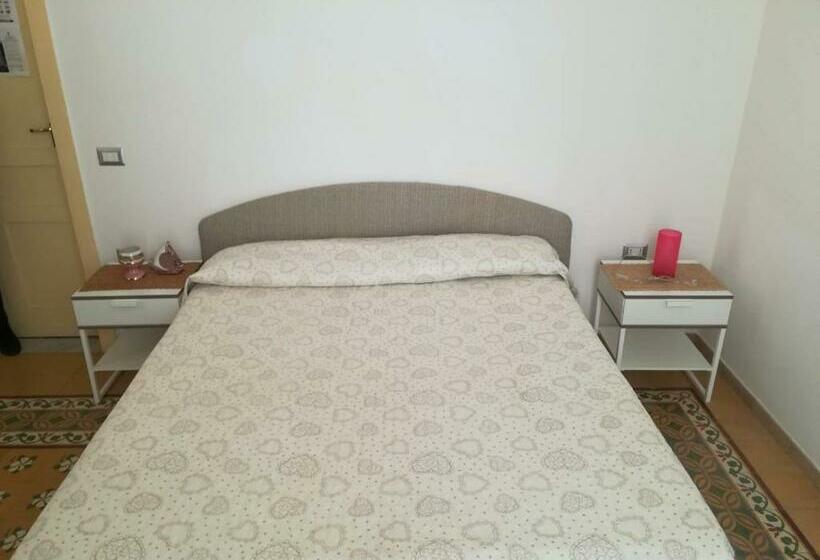 ペンション Da Elvira: Stanza Corallo