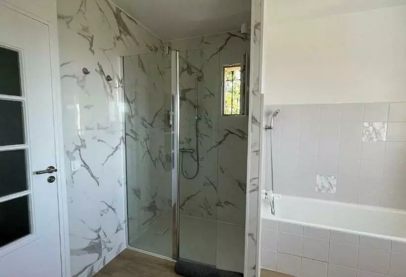 Aamiaismajoitus (B&B) Villa Cacharelle Vue Mer Piscine