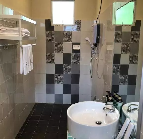 Hotelli The Firefly Resort