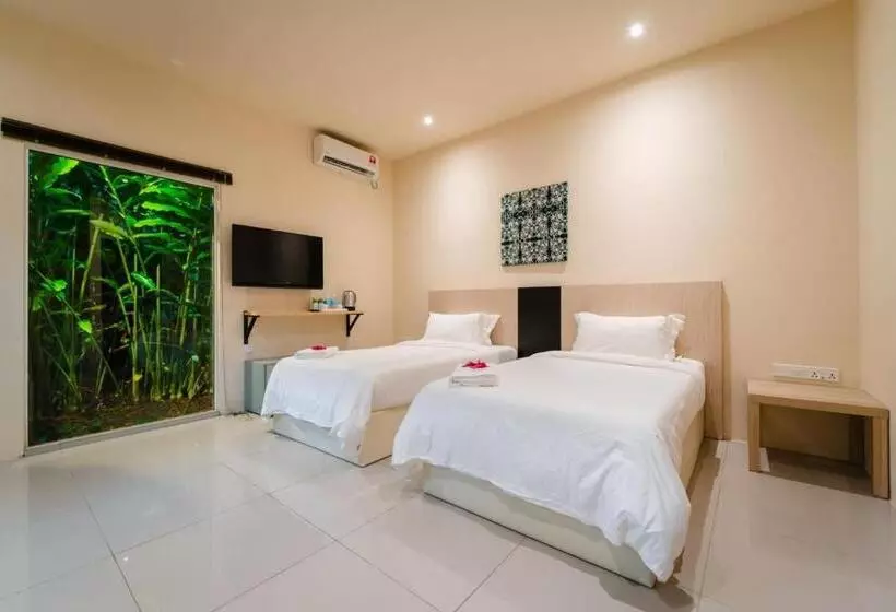 Hotelli The Firefly Resort