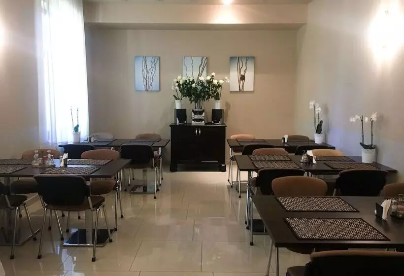 پانسیون Room In B&b Valensija Suite For Two With Balcony #1