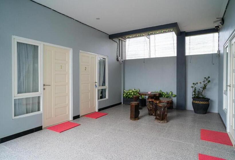 בית מלון כפרי Koolkost Syariah Near Jalan Ahmad Yani Banjarmasin 3