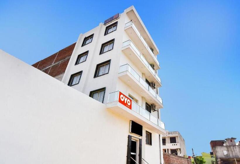 בית מלון כפרי Oyo 91763  Midiyan Palace