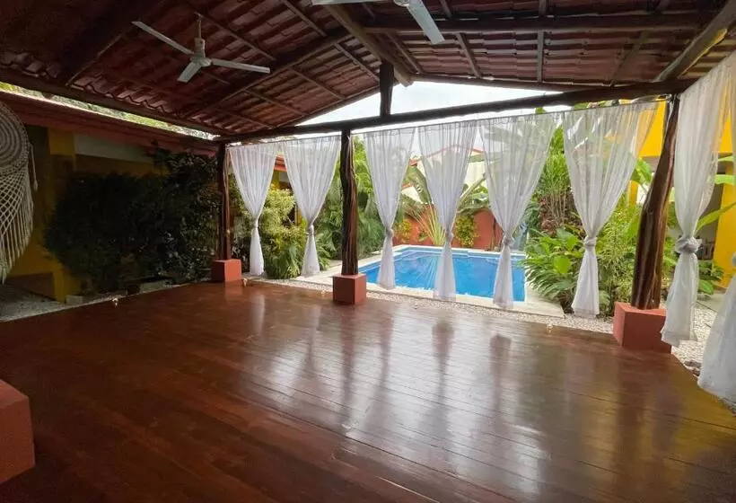 Hotelli The Inner Light Yoga Lodge