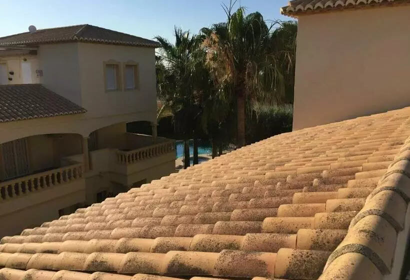 ático En Urbanización Con Encanto