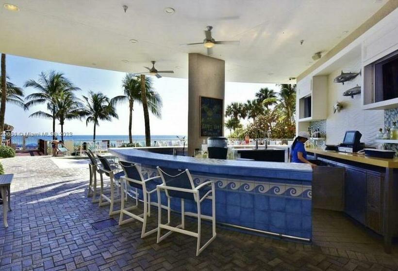 Beautiful 1 Bedroom Condo On The Beach