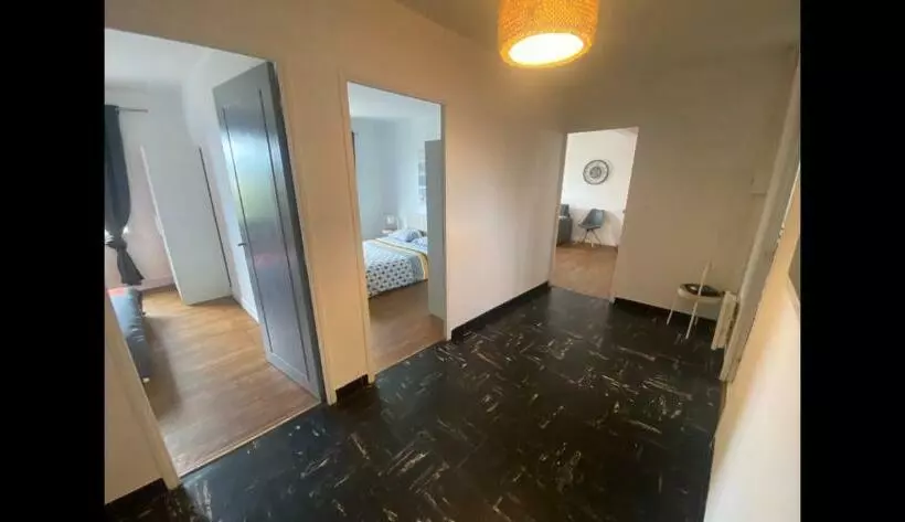 Fabuleux T3 De 85 M2, Situé Au Calme Avec Grand Parking Gratuit Privé ,fibre Wifi