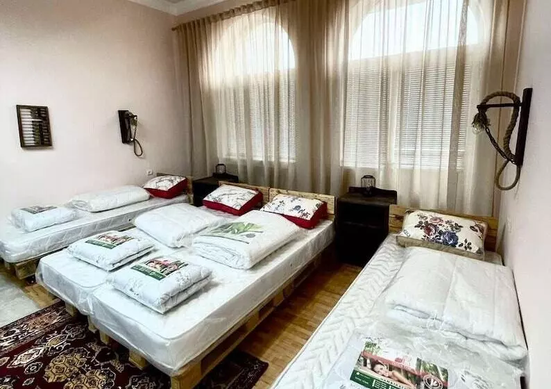 ペンション Najaryan’s Family Guest House