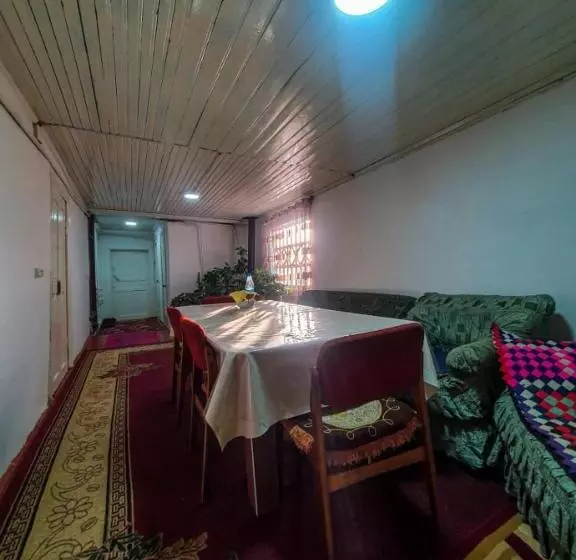 پانسیون Nomad Guest House