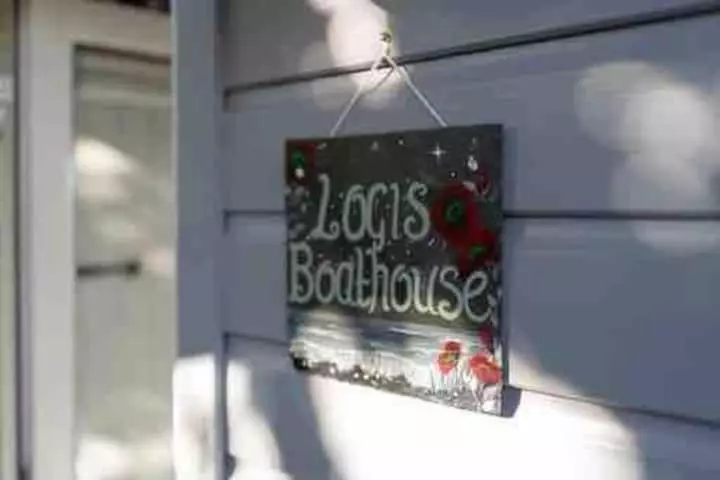 Logis Boathouse