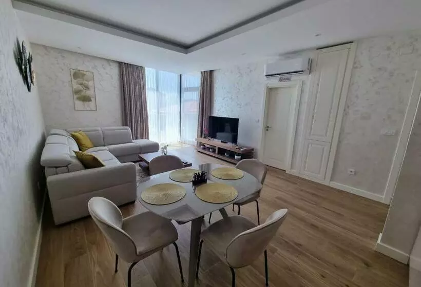 Premonte Apt. No:15