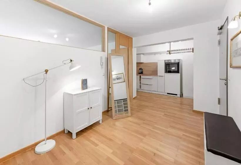 Zwei Zimmer Wohnung Im Stadtzentrum Mit Tiefgaragenplatz